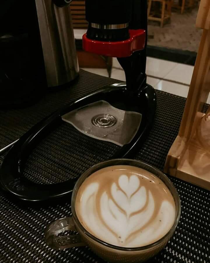Mencoba Kopi Seribu Kebaikan di Kedai Kopi Baik, Jakarta Timur