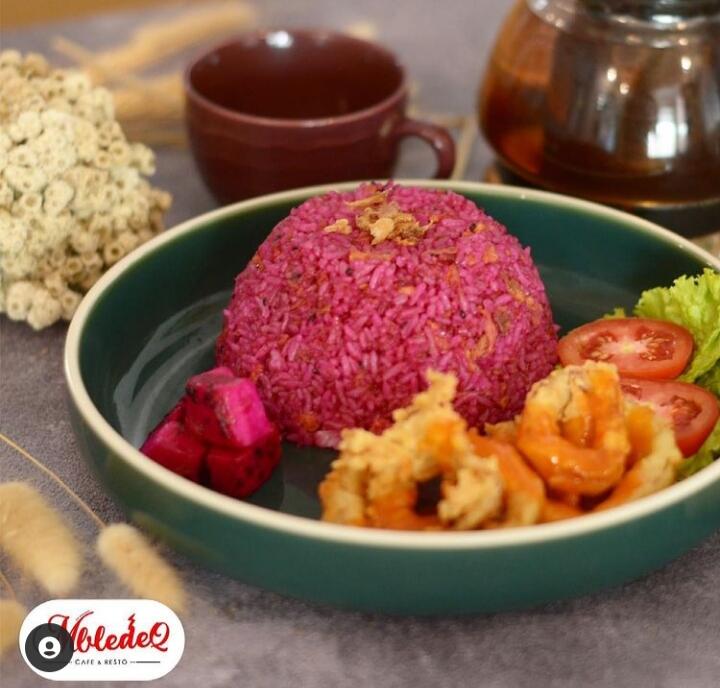 Cari Tempat Santai yang Ngehits, Datangi Mbledeg Cafe &amp; Resto di Gresik!