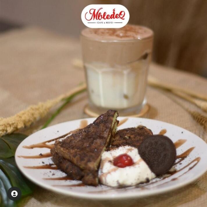 Cari Tempat Santai yang Ngehits, Datangi Mbledeg Cafe &amp; Resto di Gresik!