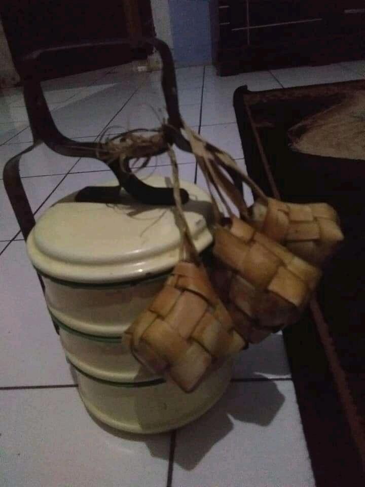 Sekarang Ane Kalo Tradisi Nyorog Hanya Ke Tetangga Saja