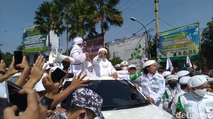 Kala Habib Rizieq Analogikan Sambutan ke Artis dengan Kasusnya