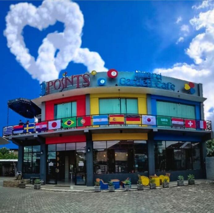 Inilah Cafe Terfavorit Yang Pernah Dikunjungi Adik Charly ST12