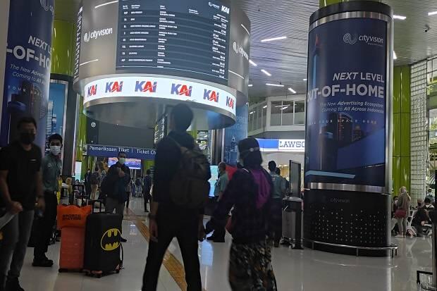 Sepekan Jelang Larangan Mudik, Stasiun Gambir Diserbu Penumpang KA Jarak Jauh
