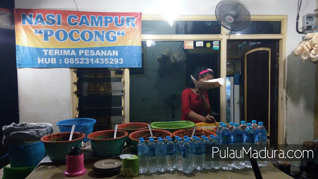 Warung Nasi Pocong Bangkalan, Kuliner Malam saat Lapar Melanda