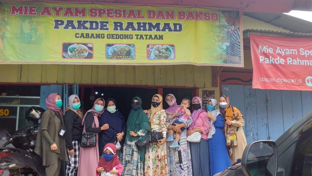 Mie Ayam dan Bakso Spesial Pakde Rahmad: Omset Down Semangat Tetap Up, Ini Keren!