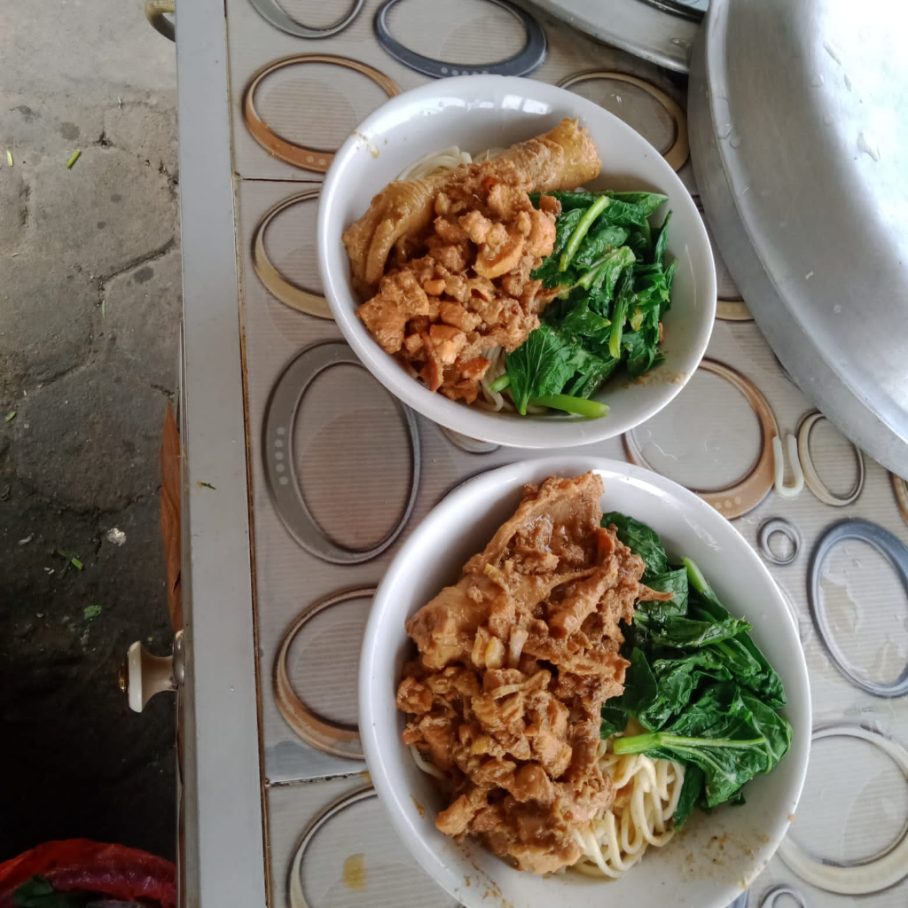 Mie Ayam dan Bakso Spesial Pakde Rahmad: Omset Down Semangat Tetap Up, Ini Keren!