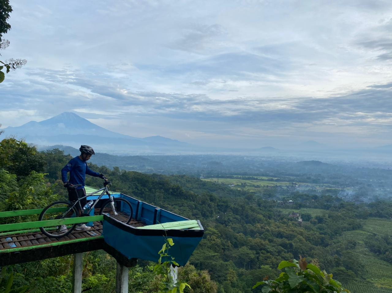 Berburu Sunrise Menawan di Punthuk Kendil Gupakan