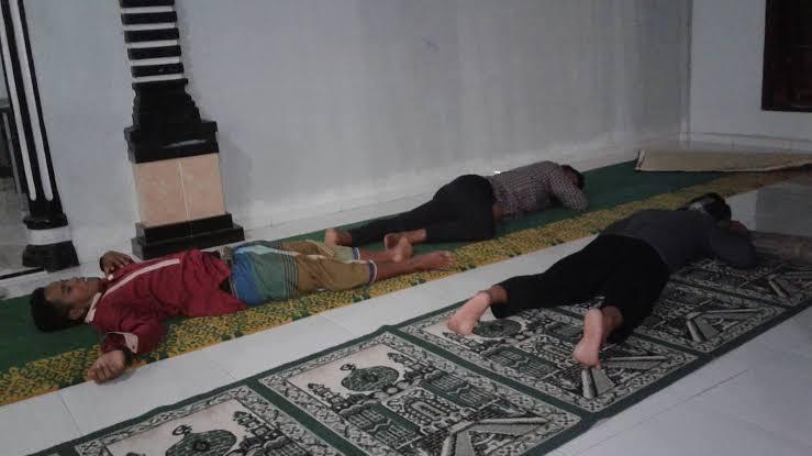 Tradisi Tadarus dan Tidur di Mushola yang Masih Eksis Hingga Kini