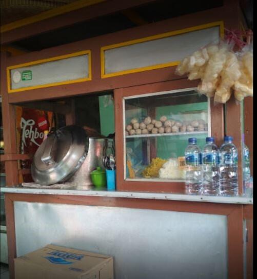 Sudah Jarang Nih, Bakso Enak dan Legit dengan Mie Kuning Basah