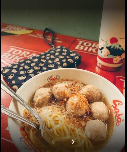 Sudah Jarang Nih, Bakso Enak dan Legit dengan Mie Kuning Basah
