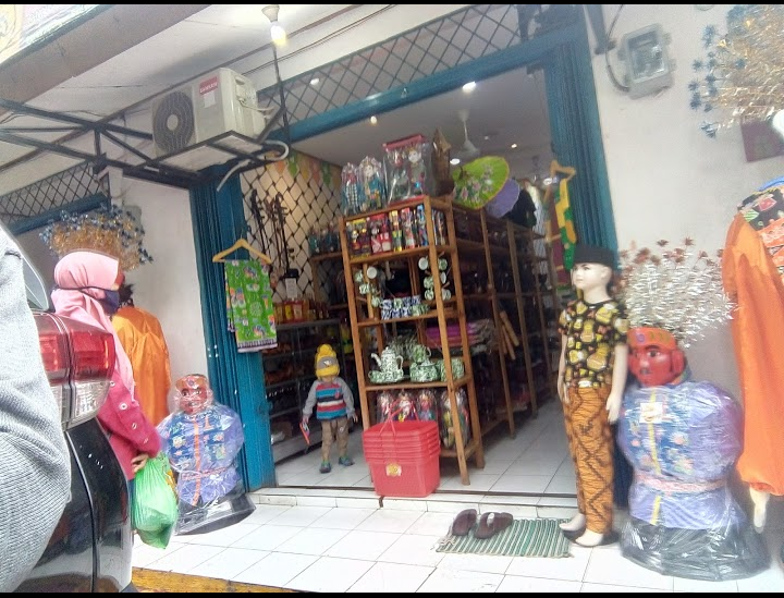 Betawi Online Shop Menyediakan Souvenir Khas Jakarta, Toko Kecil Tetapi Lengkap Loh!