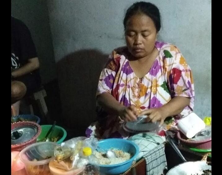 Martabak Mie Madura, Meski Warung Emperan Rasanya Sangat Menggoda
