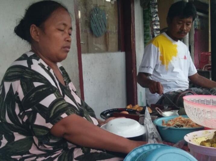 Martabak Mie Madura, Meski Warung Emperan Rasanya Sangat Menggoda