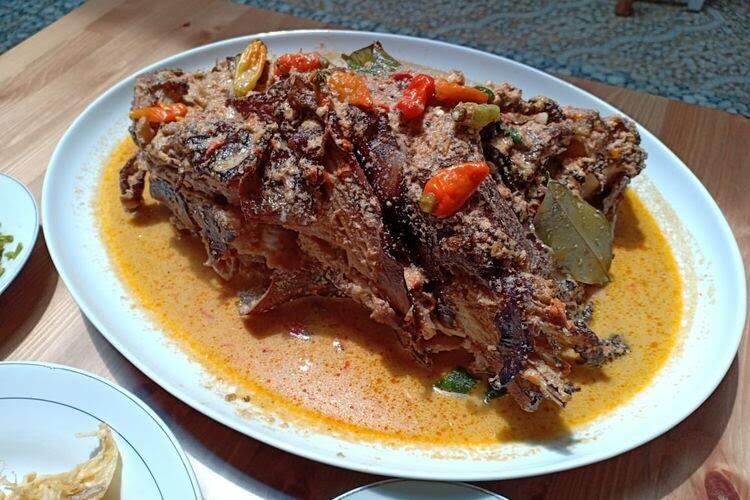 Olahan Ikan Manyung Bu Fat Yang Melegenda Di Semarang