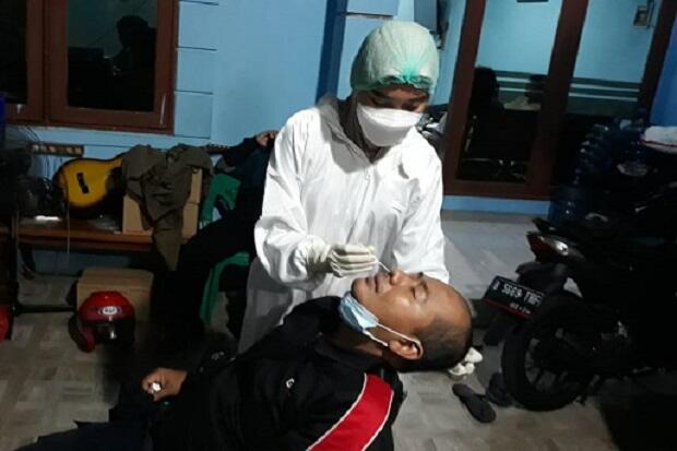 Jelang Aksi May Day, Buruh Lakukan Tes Rapid Antigen di Kantor Masing-masing