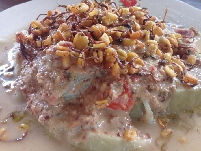 Warung Soto Campor Ibu Yani, Gurih dan Nikmatnya Campor Khas Lenteng
