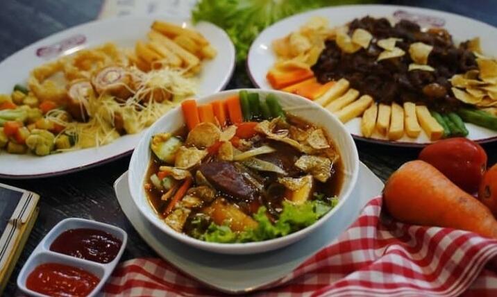 Restoran Pesta Keboen, Menyajikan Menu Masakan dan Nuansa Tempoe Doeloe