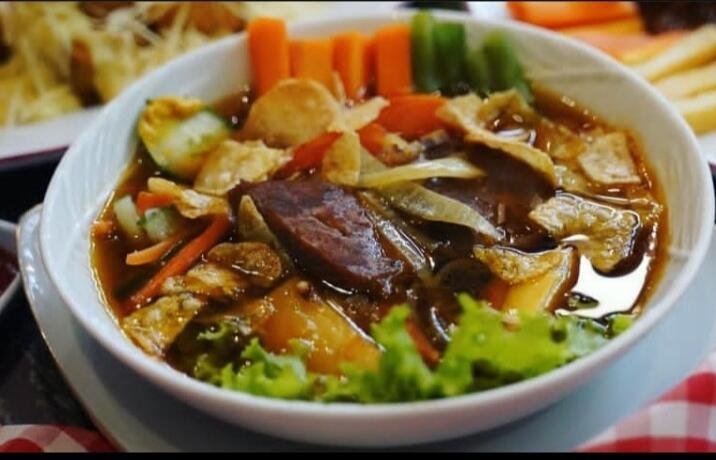 Restoran Pesta Keboen, Menyajikan Menu Masakan dan Nuansa Tempoe Doeloe