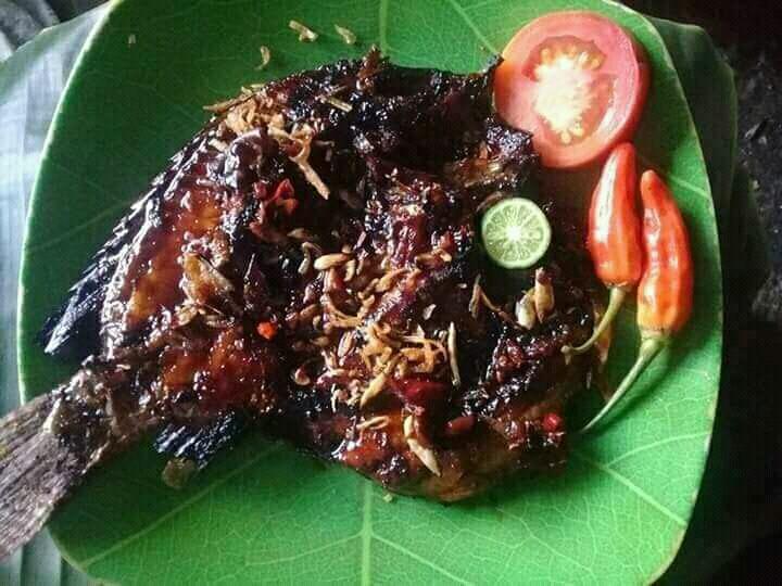 Kedai Bakar Ikan Khas Tasikmalaya?Murah Meriah Tapi Kece Ada Di Situ Gede!