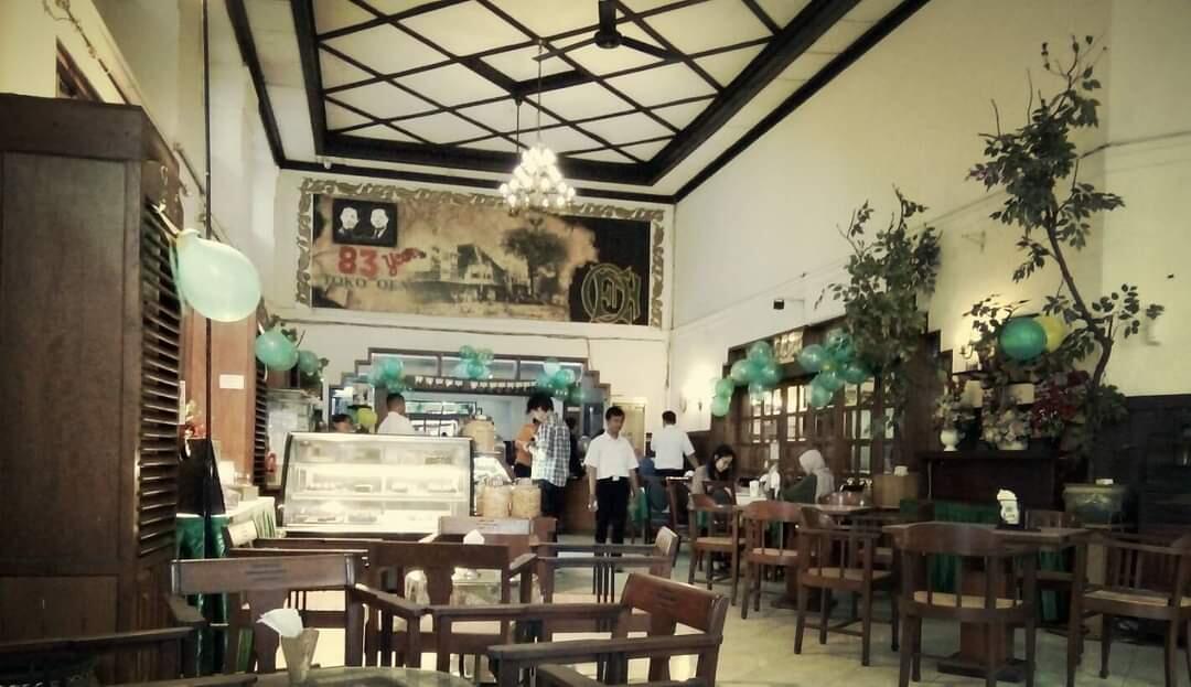 Ingin Menikmati Sensasi Kuliner Ala Kolonial Kota Semarang? Mampir Saja Di Toko Oen