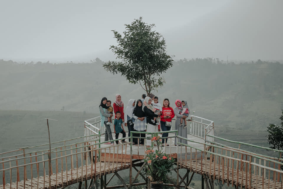 Keindahan Bukit Kincir Ciambar, Spot Foto yang Instagramable