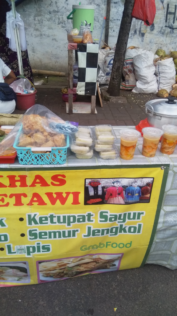 Nasi Uduk Khas Betawi Kaki 5 ke H. Ipin Pondok Labu Saja!