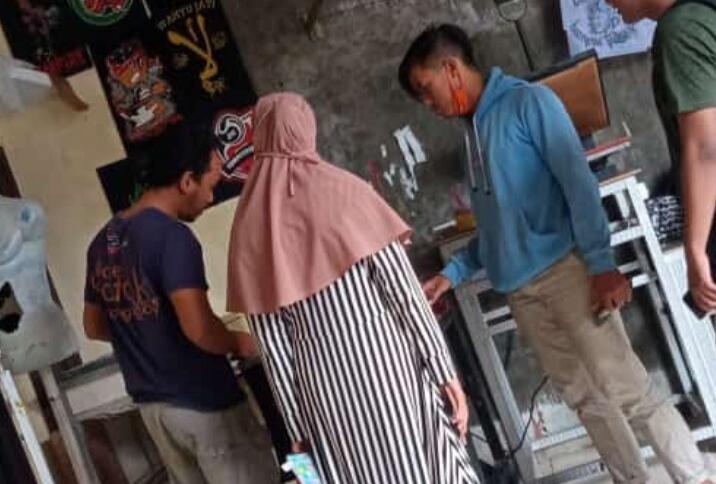 Buat Komunitas yang Pengen Kaos Kembaran, Bisa Sablon Disini