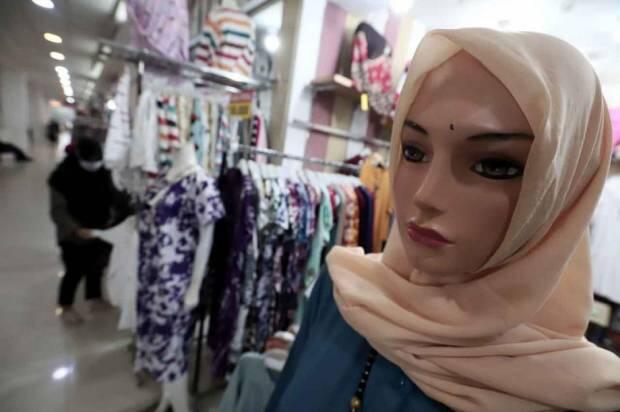Pedagang Baju Muslim Curhat, Mau Lebaran Dagangannya Gak Laku