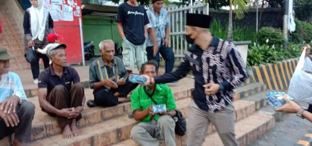 Peduli Sesama, Rescue Perindo Rejang Lebong Berbagi Ratusan Takjil