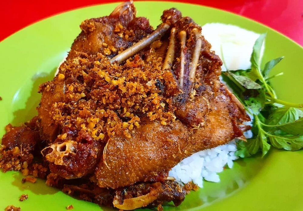 Kuliner Legendaris Bebek Sinjay, Hanya Ada di Madura