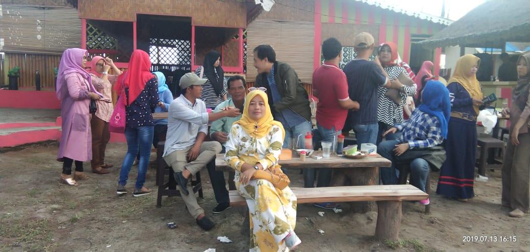 Makan Seafood dengan suasana di Alam Bebas