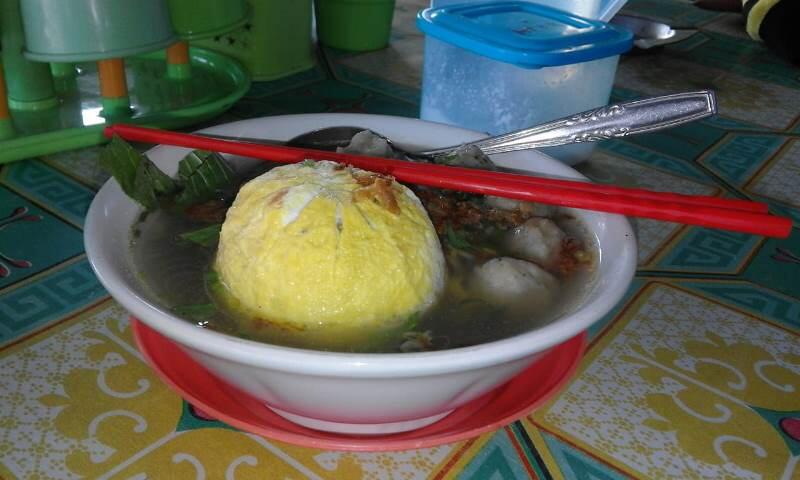 Menu Andalan di Warung Mbak Tanti, Bakso Iga Sapi dan Selimut Kabut