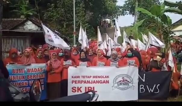 Warga Tolak Tambang Malah Ditangkap