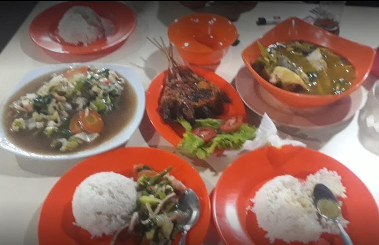 Makan di Dapur ROA &quot;Seafood dan Ikan Bakar&quot;! Porsi Pas Menu Lengkap!