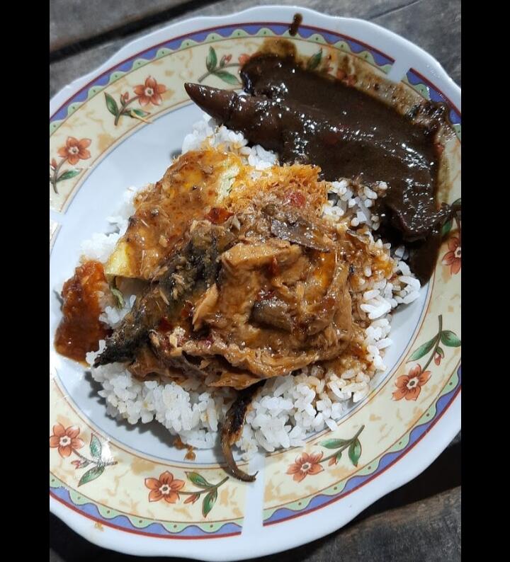 Cari Kuliner Khas Sampang? Ya Nasi Kobel Bu Yuli