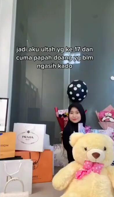 Remaja Ini Diberikan Kado Ulang Tahun Anti Mainstream dari Sang Ayah 