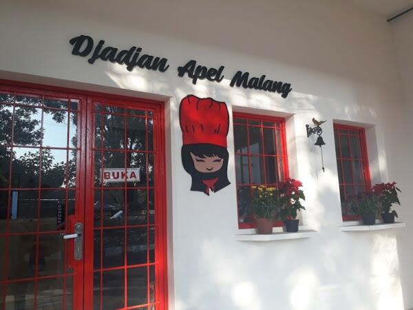 Djadjan Apel Malang, Toko Kue Apel yang Beraroma Kayu Manis