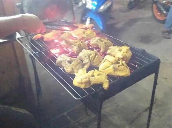 Mau Dipenyet Atau Dibakar, Datang Aja Ke Ayam Penyet Rempah Solo 2