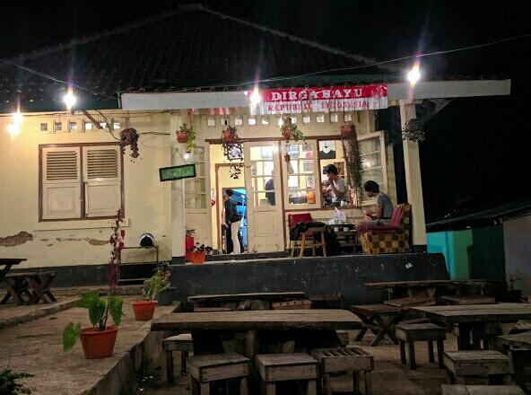 Pengen Nongki Sambil Ngopi Dengan Suasana Outdoor, Kopi Bakar Bapak Endut Tempatnya