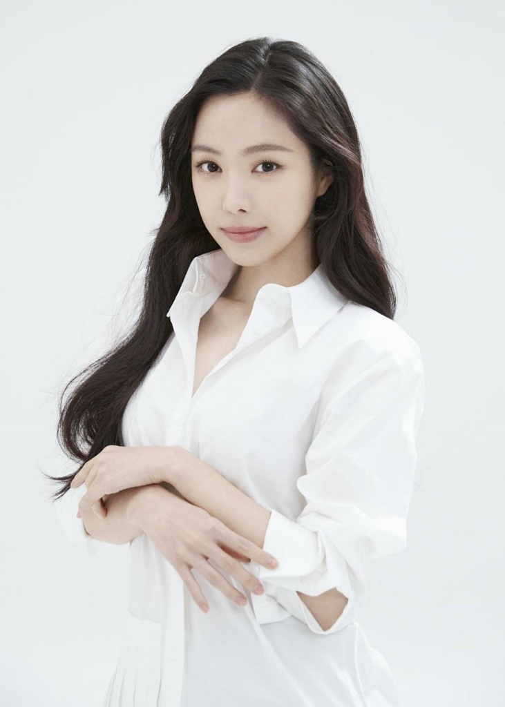 Son Naeun Resmi Gabung YG Entertainment