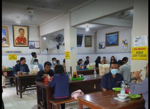 Makan Bakso Mas Kumis Djarum Merupakan Suatu Kepuasan yang Hakiki