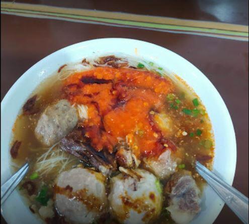 Makan Bakso Mas Kumis Djarum Merupakan Suatu Kepuasan yang Hakiki