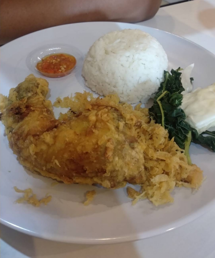 Kremesan Yang Bikin Ketagihan, Ternyata Ada Di Warung Makan Dua Enam Mak Yek Semarang