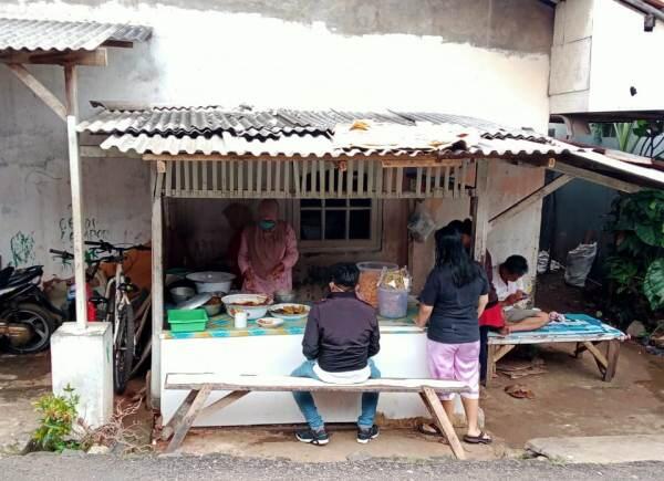 Puluhan Tahun Berjualan Nasi Uduk, Warung Ini Akhirnya Limbung Karena Pandemi