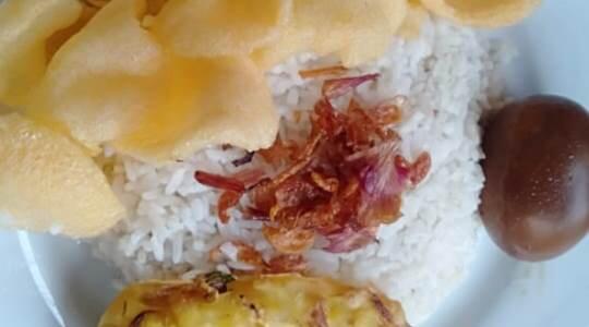Puluhan Tahun Berjualan Nasi Uduk, Warung Ini Akhirnya Limbung Karena Pandemi