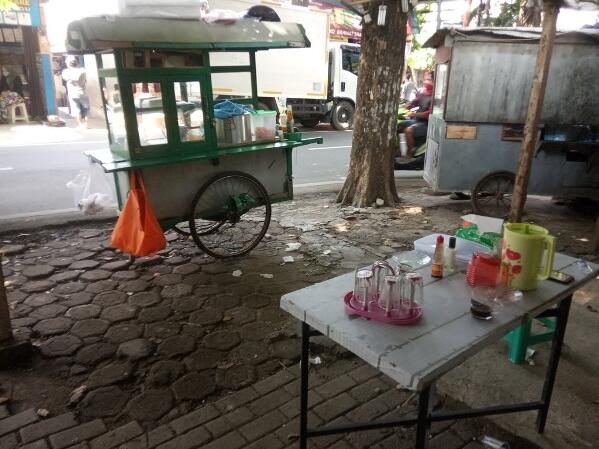 Bubur Ayam Surga, Semoga yang Makan di Sini Masuk Surga. Aamiin!
