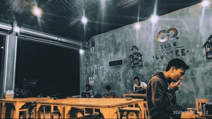 Pengen Makan Sambil Lesehan? Mampir Kesini Gan!