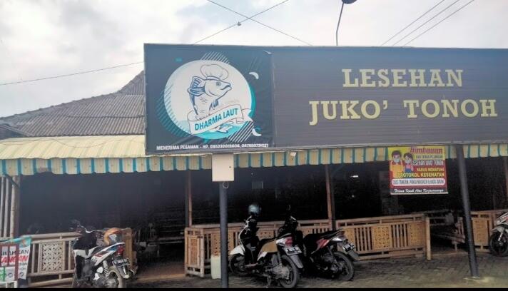 Pengen Makan Sambil Lesehan? Mampir Kesini Gan!