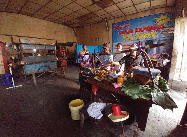 Wajib Melipir Jika Gansis Main ke Semarang Warung Gule Pak Bustaman