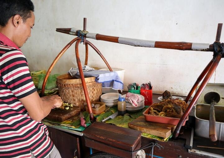 Wajib Melipir Jika Gansis Main ke Semarang Warung Gule Pak Bustaman